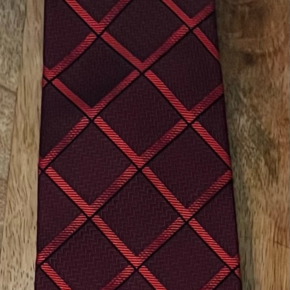 JOESPH A. BANK MEN’S BURGUNDY & RED 100% SILK NECKTIE/PRE-OWNED/BREATHTAKING!!